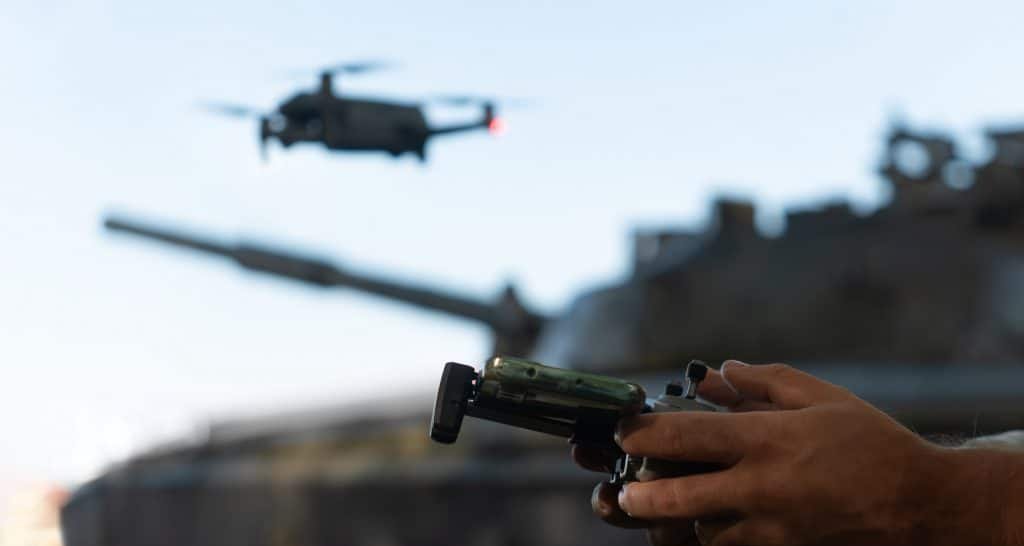 Pesquisadores criam sistema que bloqueia ataques cibernéticos a drones em menos de um segundo - Imagem do artigo