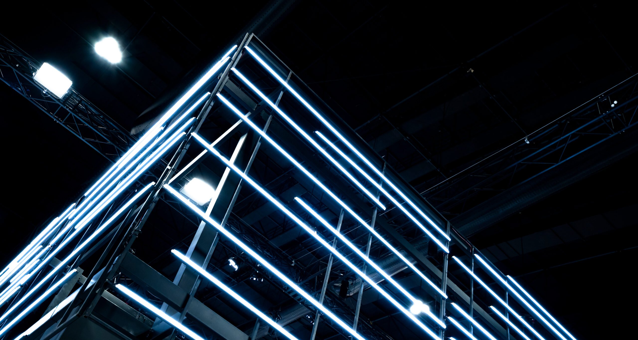 Luter LED destaca projetores LED industriais e amplia oferta de iluminação em diversas capitais - Imagem do artigo